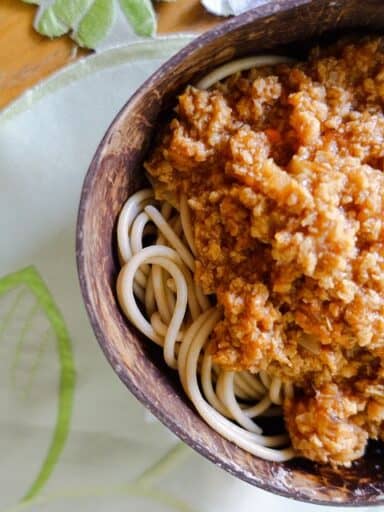 Veganski bolonjez u zdjelici